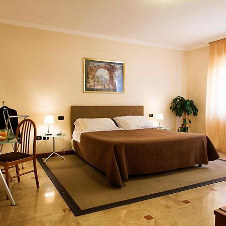 Hotel Palace 2000 Pomezia Zimmer foto