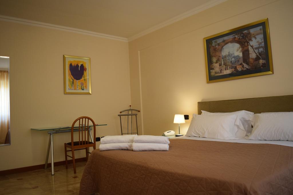 Hotel Palace 2000 Pomezia Exterior foto