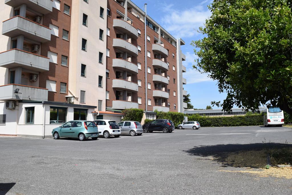 Hotel Palace 2000 Pomezia Exterior foto